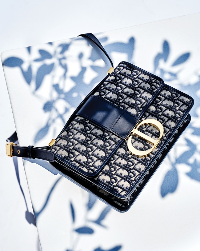 حقيبة‭‬ 30 Montaigne‭ ‬بقماش‭‬Oblique‭ ‬ من‭ ‬Dior