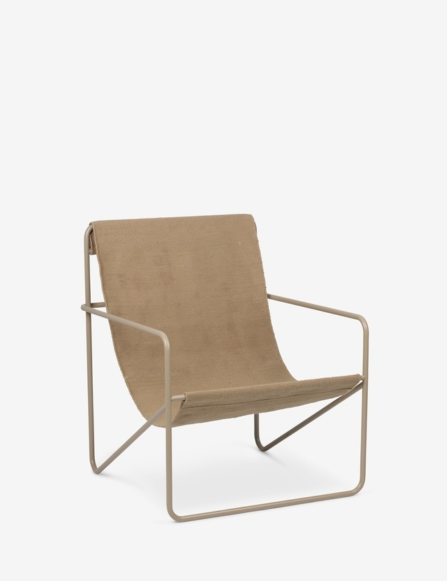 أحبّ كرسي Desert Lounge Chair من Ferm Living لأنّه يعكس مزيجاً مثاليّاً من الأناقة والاستدامة. كذلك، إنّه مصنوع من 55 زجاجة بلاستيكيّة معاد تدويرها. لذا فإنه كرسي الاسترخاء المنشود للأشهر القليلة المقبلة.
