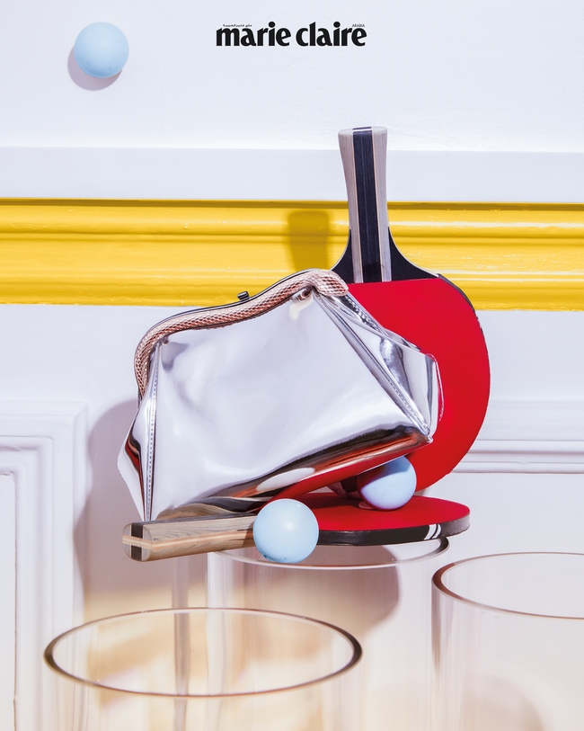 Mirrored Bag: حقيبة جلديّة باللون الفضيّ من Bvlgari