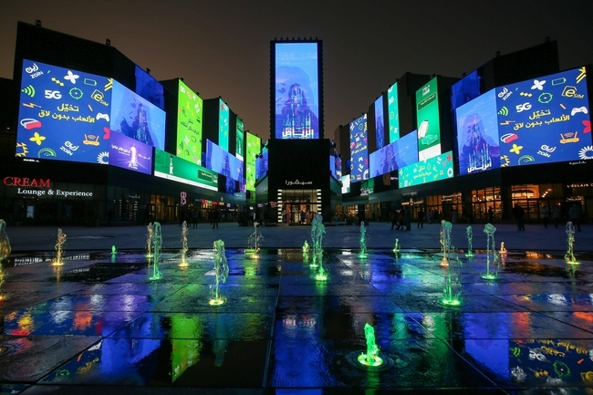 شاشة Fountain Screen أمام نافورة بوليفارد سيتي في موسم الرياض 2023
