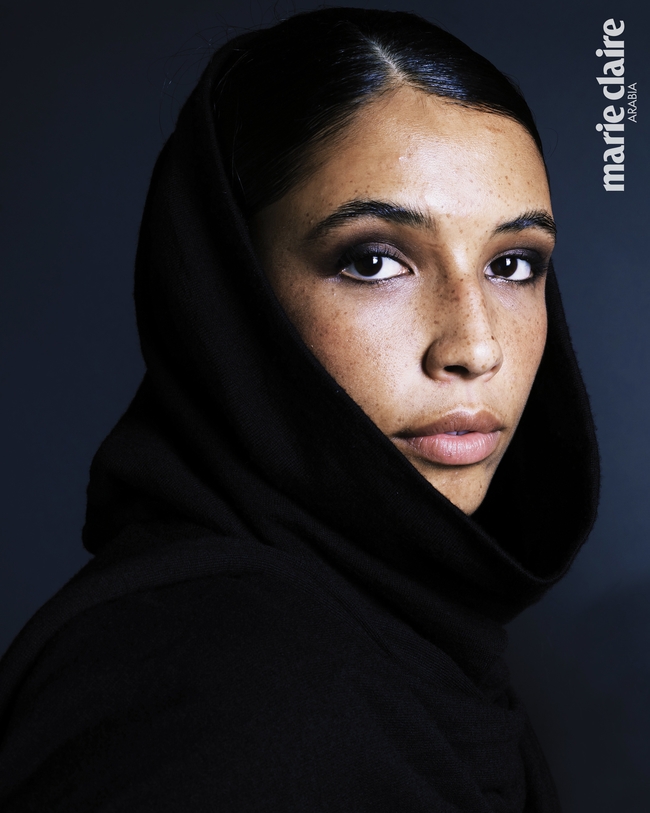 الإطلالة كلّها من Saint Laurent