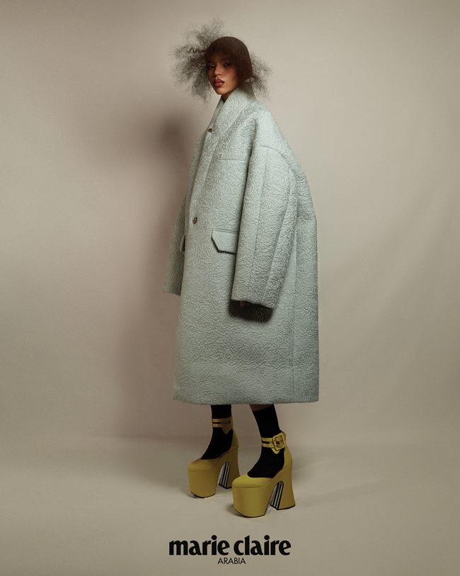 معطف من Maison Margiela جوارب من Dior حذاء من Nina Ricci