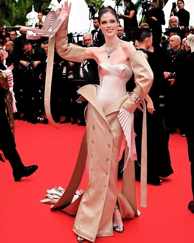 Coco Rocha بفستان ROBERT WUN