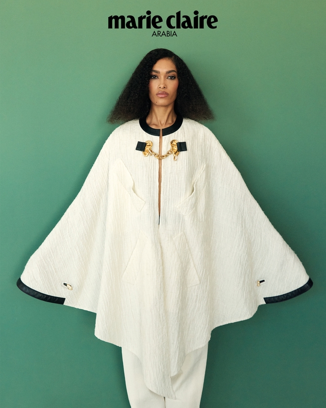الإطلالة كلّها من Schiaparelli