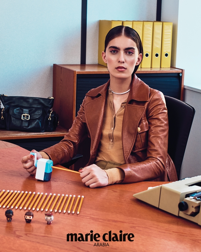 معطف وبلوزة وسروال وحذاء وحقيبة من Chloé عقد من Burma