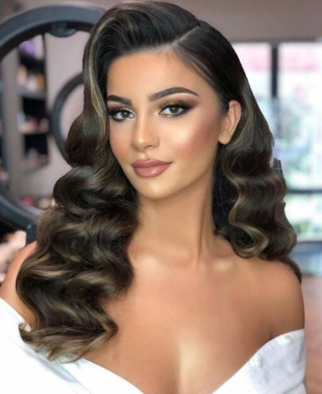 تسريحة ريترو على جنب للعروس