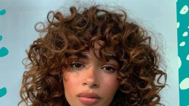 تسريحة Curly Shag Cut