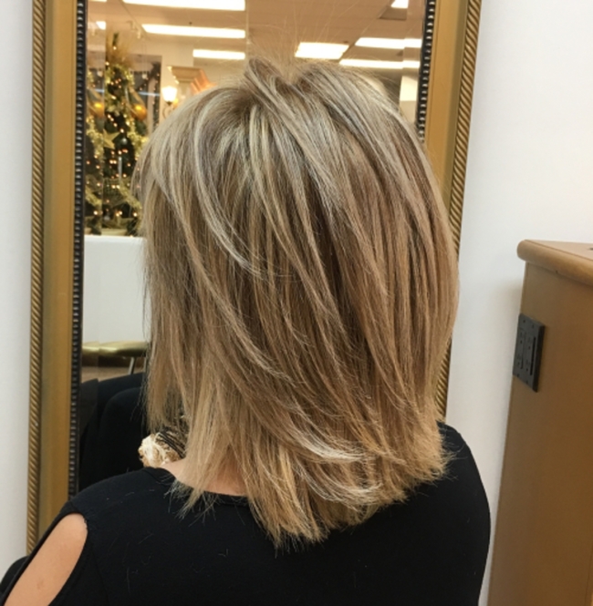 تسريحة Feathered Mid-Length Style