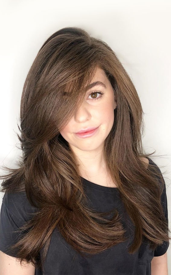 تسريحة Chocolate Brown Layers with Side-Swept Bangs