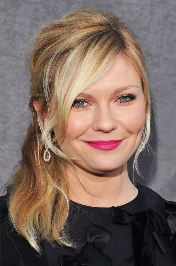 تسريحة Side-Swept Bangs