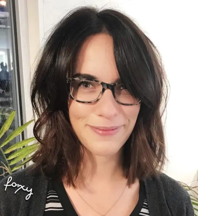 تسريحة Choppy Bob with a Swoopy Fringe