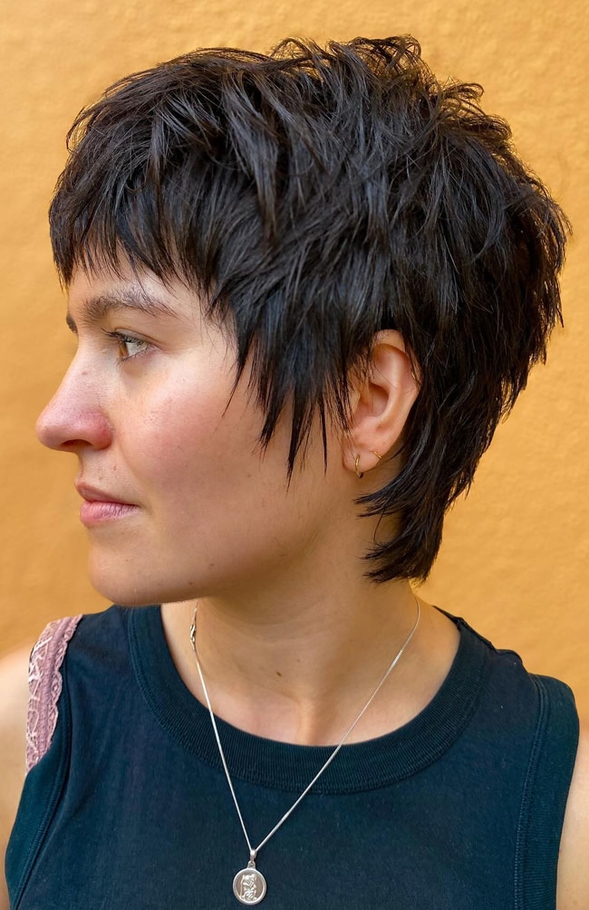 تسريحة Choppy Black Pixie Shag