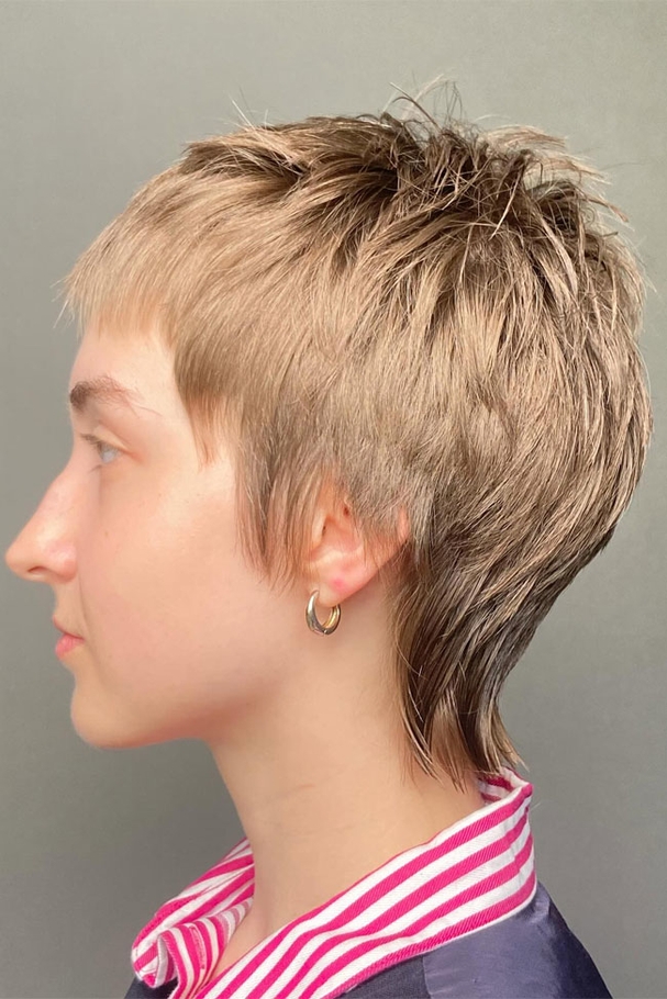 تسريحة Edgy Blonde Pixie Mullet