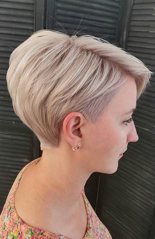 تسريحة Icy Blonde Long Pixie