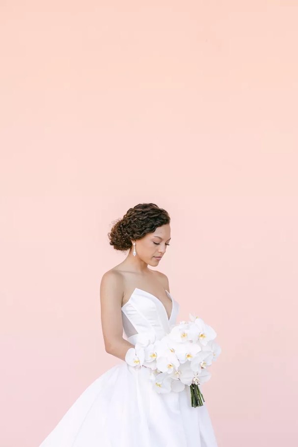 تسريحة A Low Bun With a Side Part
