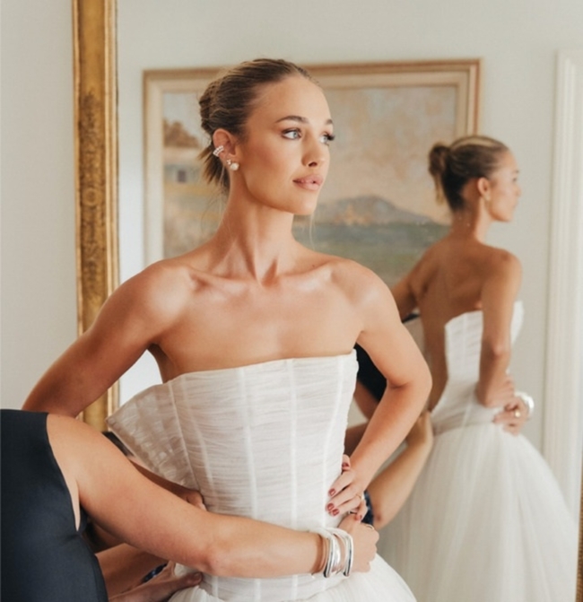 تسريحة Sleek hair with a twist