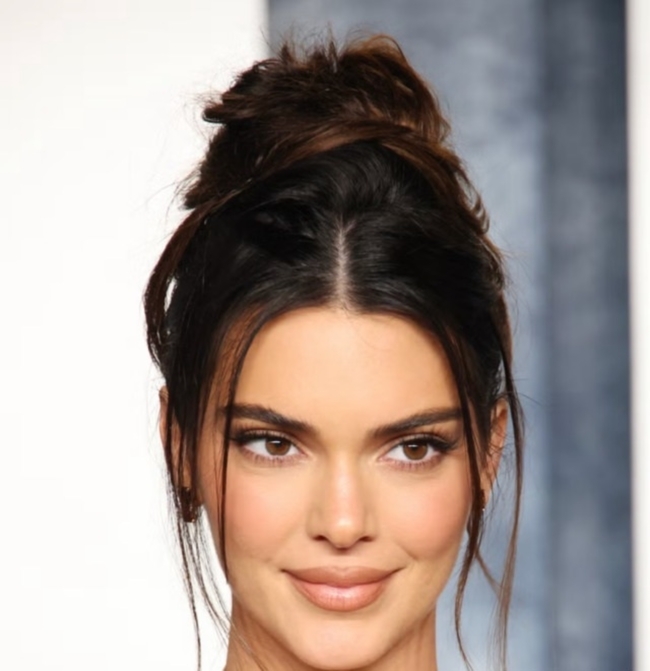 تسريحة Updo With Bangs