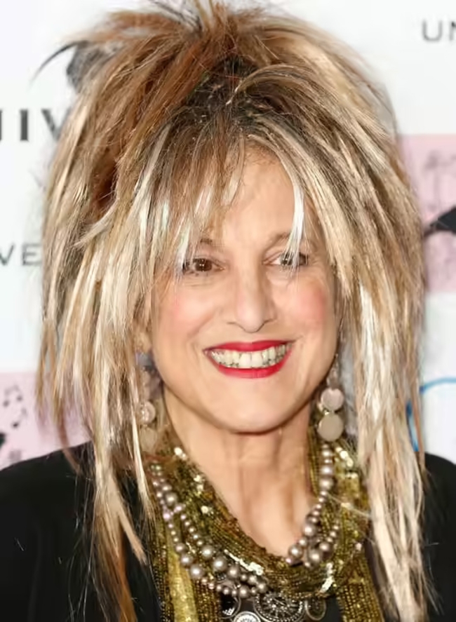 قصة Messy Stray Layers With Volume