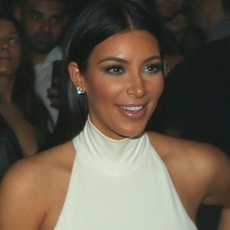 Kim Kardashian تزور مطعم Toko دبي لإستضافة حفل عشاء حصري