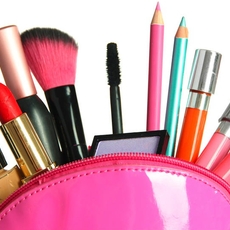 كم من الوقت تحتفظين بعدة المكياج؟