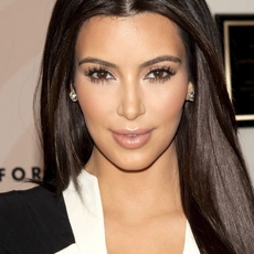 منتج Kim Kardashian لتحديد الحاجبين