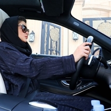 ما هي تداعيات رخص القيادة السعوديّة على المملكة؟