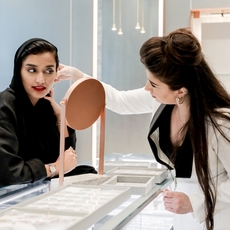 مجوهرات حصريّة بيوم المرأة الإماراتيّة... تألّقي بها