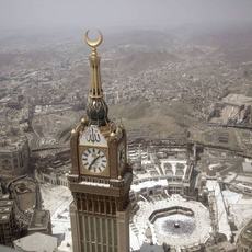 ما هي مميزات برج ساعة مكة؟