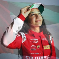 السائقة الإماراتية حمدة القبيسي تشارك في اختبار الفورمولا 3