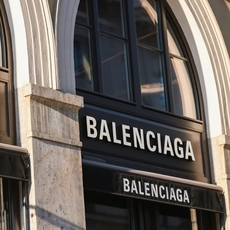 Balenciaga تلغي حسابها على تويتر بعد تولي أيلون ماسك إدارته