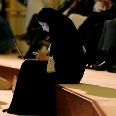المملكة العربية السعودية تمنع إرتداء العباءة وقت الإمتحانات