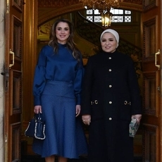 الملكة رانيا وحفاوة إستقبال السيدة إنتصار السيسي!