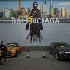 Balenciaga في شراكة مع National Children's Alliance