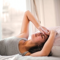 هل القلق يسبب انقطاع التنفس اثناء النوم ؟
