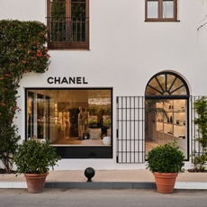 Chanel تفتتح بوتيكاتها الموسمية لهذا الصيف