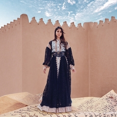 الممثلة السعودية أسيل عمران تزور لاجئين الروهينغيا