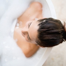 هل الاستحمام اثناء الدورة الشهرية مضر فعلا كما يشاع؟