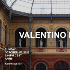 شاهدي مباشرةً عرض مجموعة Valentino لربيع وصيف 2024