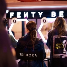 تجربة جمالية لا تنسى من Fenty Beauty خلال مهرجان دبي للتسوق!