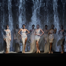 أسبوع الموضة في دبي يفتتح اسابيع الموضة العالمية لموسم خريف وشتاء 2025