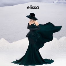 من دون سابق إنذار، إليسا تفاجئ الجمهور بألبومها الجديد "أنا سكّتين"