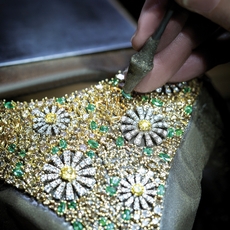 قرن من التميّز مع دار Damiani الرائدة في صناعة المجوهرات الإيطالية