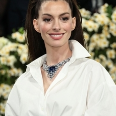 أسرار إشراقة Anne Hathaway في Met Gala