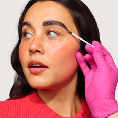 Benefit Cosmetics تحتفل بالذكرى العاشرة لانطلاق مبادرة Bold is Beautiful