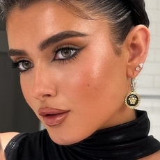 مكياج فستان أسود دليلك لإطلالة جذابة وكلاسيكية في كل مناسبة