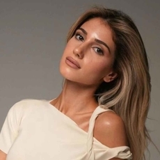 كم عمر شيرين بيوتي؟