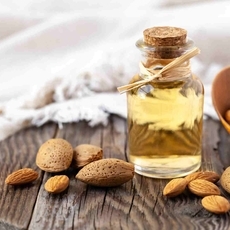 فوائد زيت اللوز المر للجسم لرحلة تجميلية لا حدود لها!