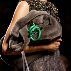 حقيبة FENDI Spy تعود بعد 20 عاماً!