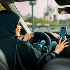 "أوبر" تعزز مكانة المرأة من خلال خدمة "سائقات فقط"