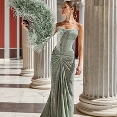 رامي قاضي يكشف عن مجموعته الراقية "L’ÉVENTAIL" من قلب أثينا